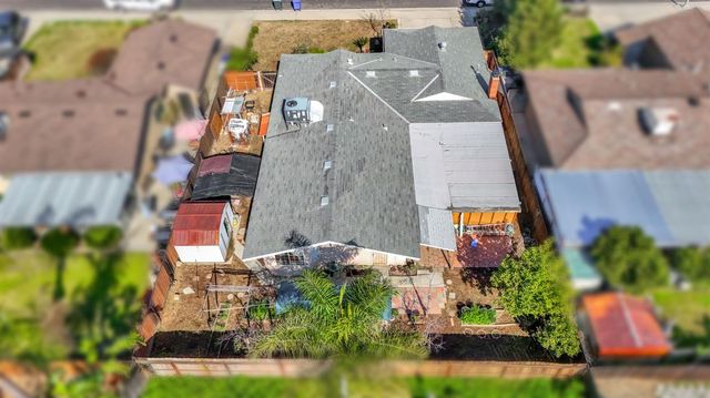 882 W National Avenue, Clovis, CA 93612