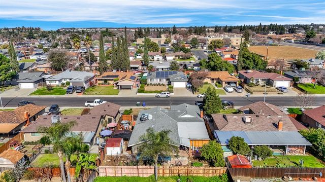 882 W National Avenue, Clovis, CA 93612