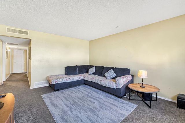 882 W National Avenue, Clovis, CA 93612