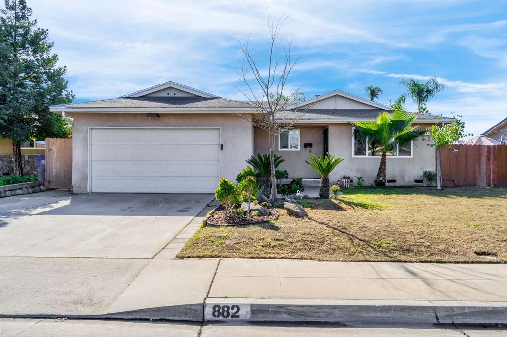 882 W National Avenue, Clovis, CA 93612