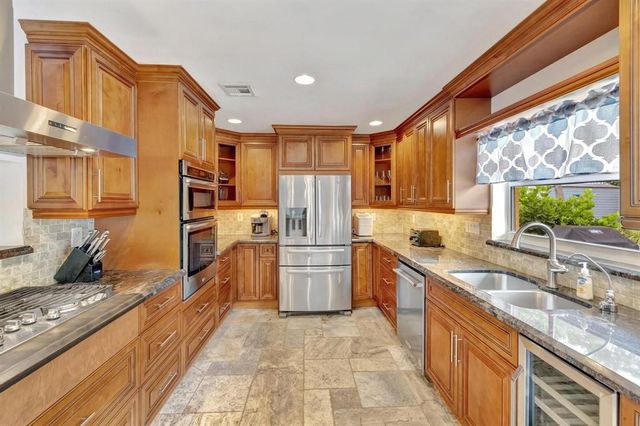 925 NE 25th Avenue, Pompano Beach, FL 33062