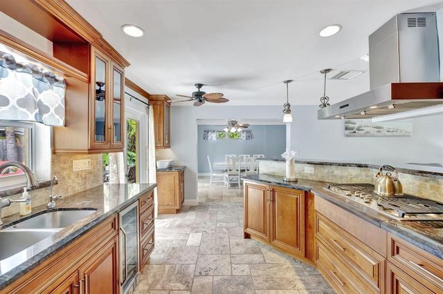 925 NE 25th Avenue, Pompano Beach, FL 33062