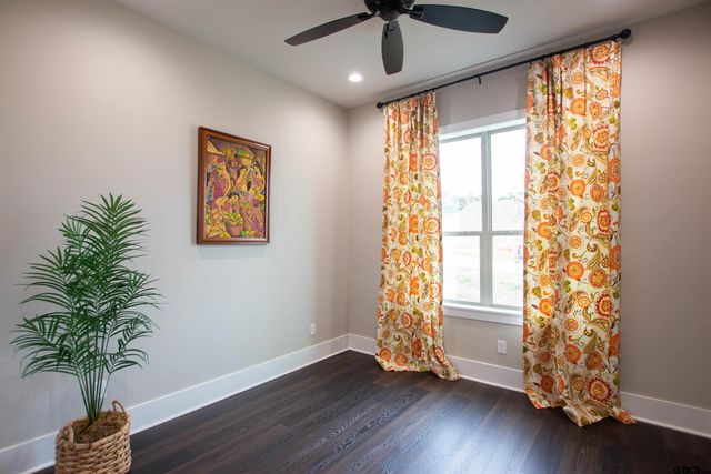 9232 Villas Ct, Tyler, TX 75703