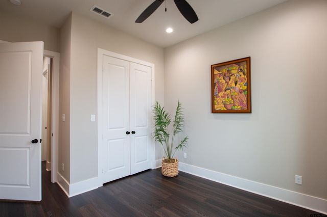 9232 Villas Ct, Tyler, TX 75703