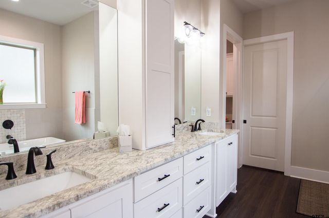 9232 Villas Ct, Tyler, TX 75703