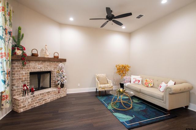 9232 Villas Ct, Tyler, TX 75703