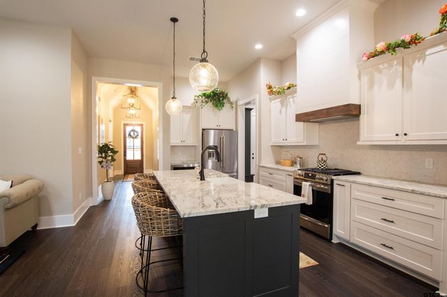 9232 Villas Ct, Tyler, TX 75703