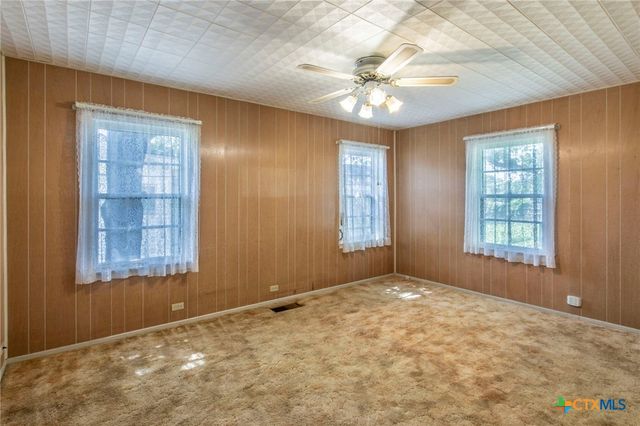 807 E 12th Avenue, Belton, TX 76513