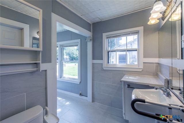 807 E 12th Avenue, Belton, TX 76513