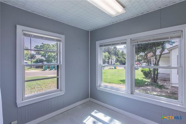 807 E 12th Avenue, Belton, TX 76513