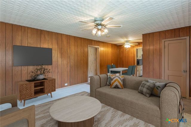 807 E 12th Avenue, Belton, TX 76513