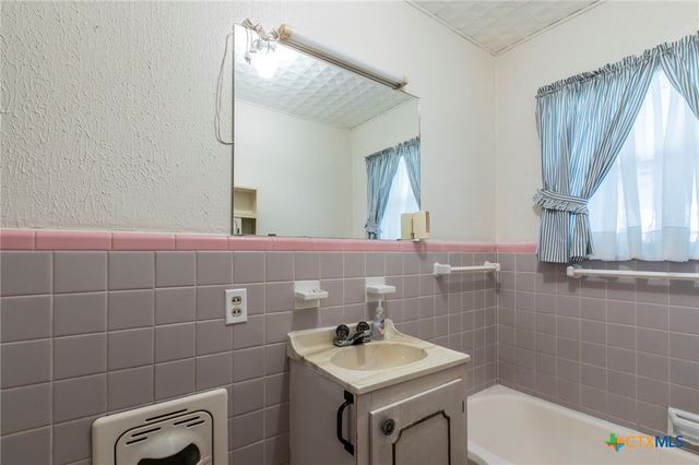 807 E 12th Avenue, Belton, TX 76513