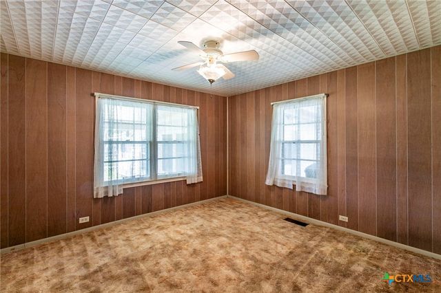 807 E 12th Avenue, Belton, TX 76513