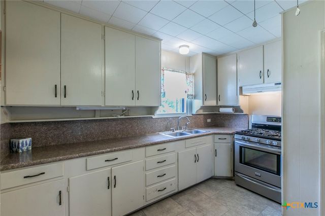 807 E 12th Avenue, Belton, TX 76513