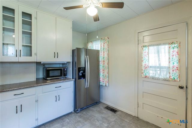 807 E 12th Avenue, Belton, TX 76513