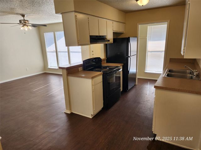 515 Gibbins Court 515-517, Arlington, TX 76011