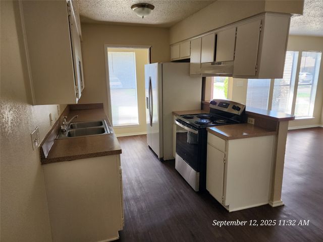 515 Gibbins Court 515-517, Arlington, TX 76011