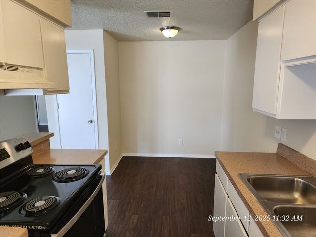 515 Gibbins Court 515-517, Arlington, TX 76011