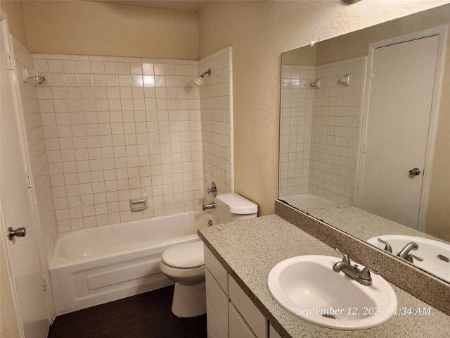 515 Gibbins Court 515-517, Arlington, TX 76011