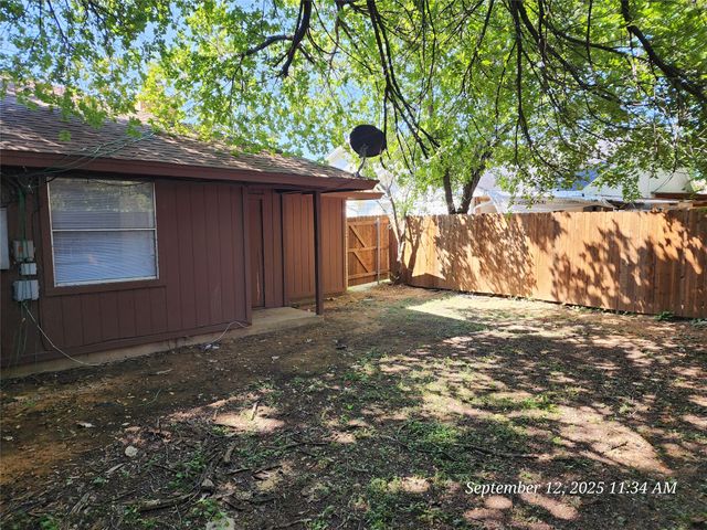 515 Gibbins Court 515-517, Arlington, TX 76011