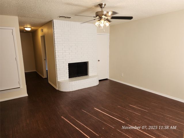 515 Gibbins Court 515-517, Arlington, TX 76011