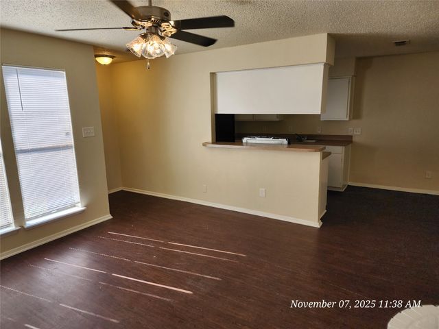 515 Gibbins Court 515-517, Arlington, TX 76011