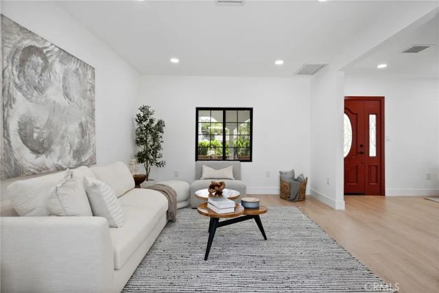1423 N Coronado, Los Angeles, CA 90026