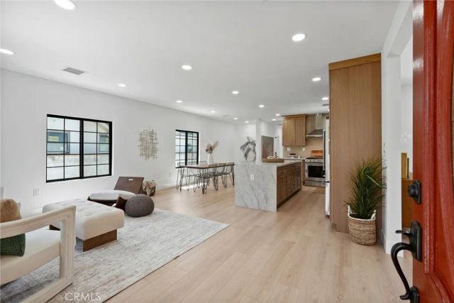 1423 N Coronado, Los Angeles, CA 90026