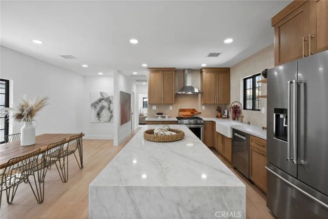 1423 N Coronado, Los Angeles, CA 90026