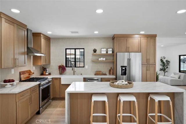 1423 N Coronado, Los Angeles, CA 90026