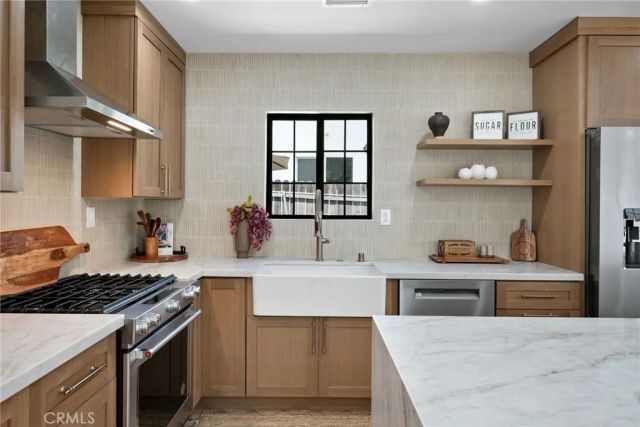 1423 N Coronado, Los Angeles, CA 90026