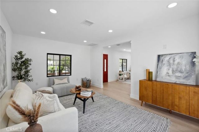 1423 N Coronado, Los Angeles, CA 90026