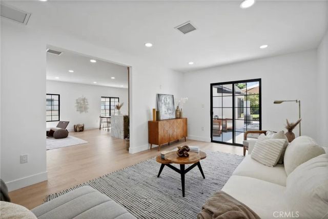 1423 N Coronado, Los Angeles, CA 90026