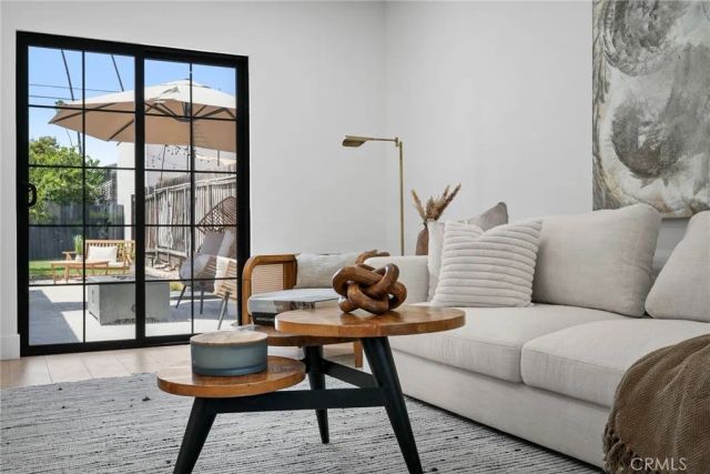 1423 N Coronado, Los Angeles, CA 90026