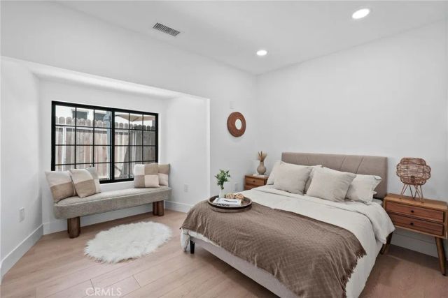 1423 N Coronado, Los Angeles, CA 90026