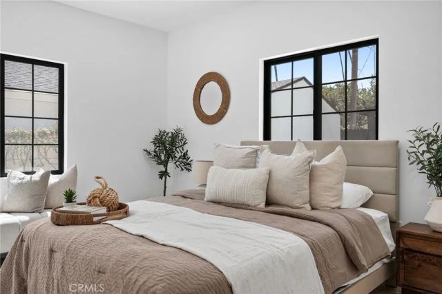 1423 N Coronado, Los Angeles, CA 90026