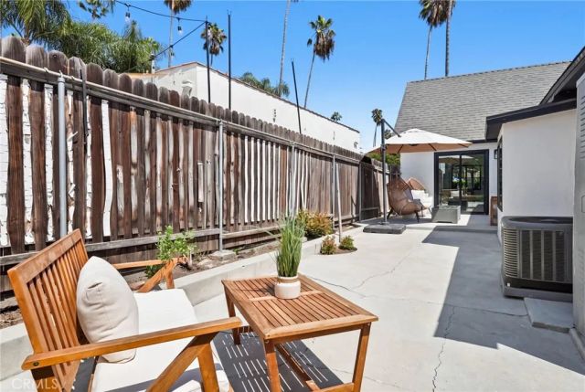 1423 N Coronado, Los Angeles, CA 90026