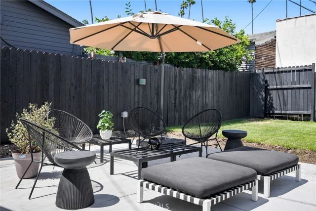 1423 N Coronado, Los Angeles, CA 90026