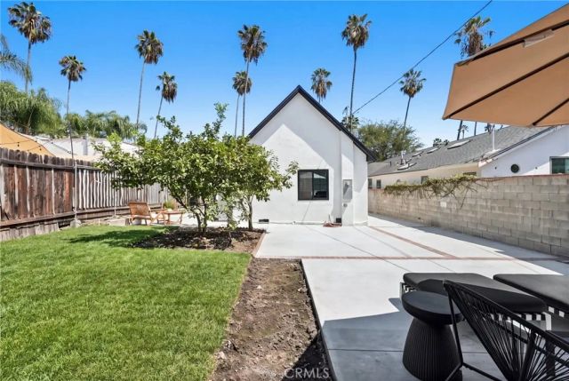 1423 N Coronado, Los Angeles, CA 90026