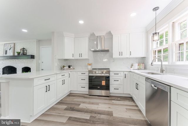9617 WOODEDGE DR, Burke, VA 22015