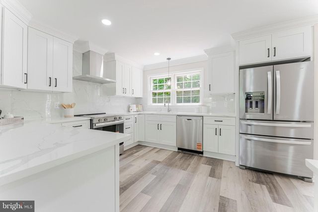 9617 WOODEDGE DR, Burke, VA 22015