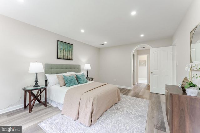 9617 WOODEDGE DR, Burke, VA 22015