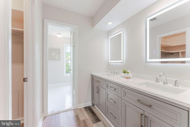 9617 WOODEDGE DR, Burke, VA 22015