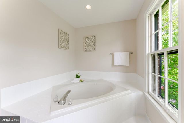 9617 WOODEDGE DR, Burke, VA 22015