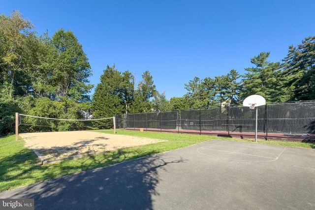 9617 WOODEDGE DR, Burke, VA 22015