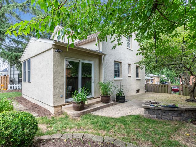 45 S Julian Street, Naperville, IL 60540