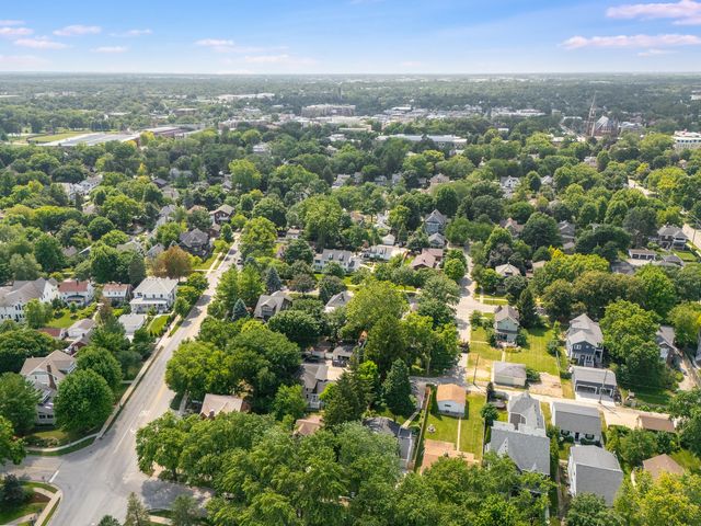45 S Julian Street, Naperville, IL 60540