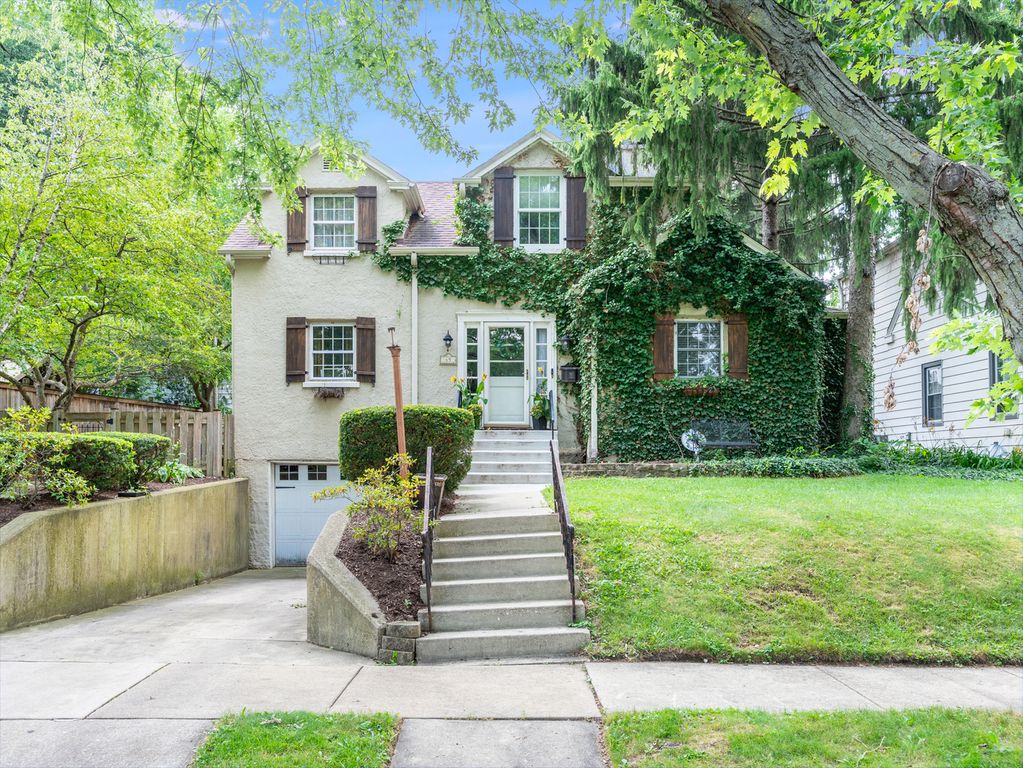 45 S Julian Street, Naperville, IL 60540
