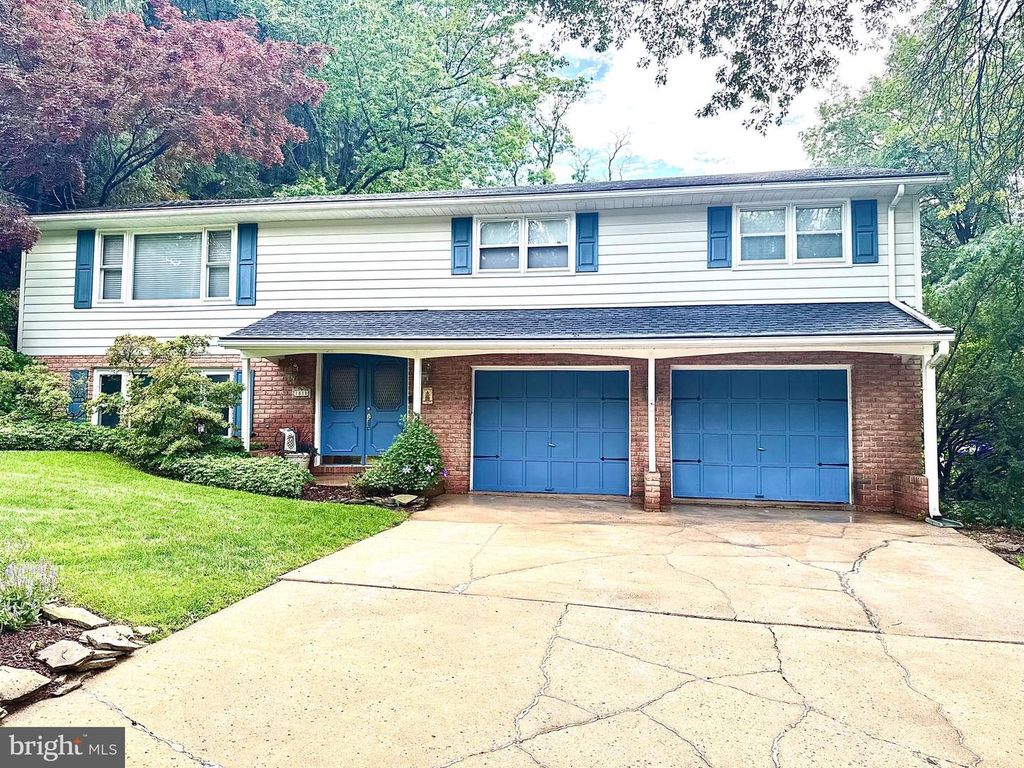 1818 CRESTLYN RD, York, PA 17403