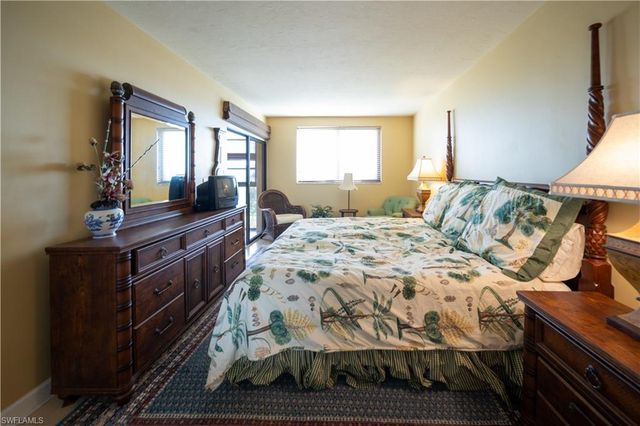 807 River Point DR 304D, Naples, FL 34102